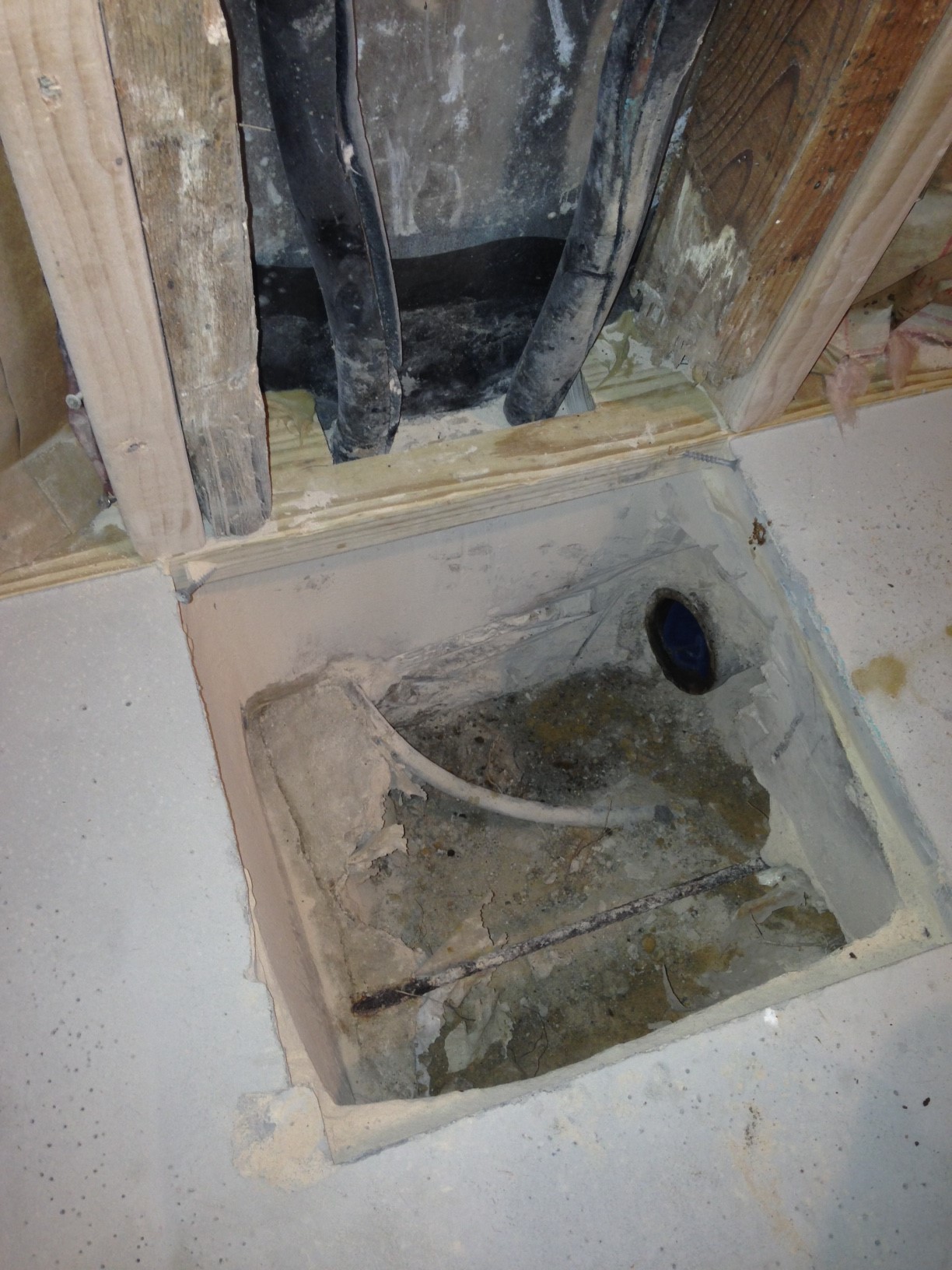 Tub Drain Connection In Concrete Slab, Install Bathtub On Concrete Floor